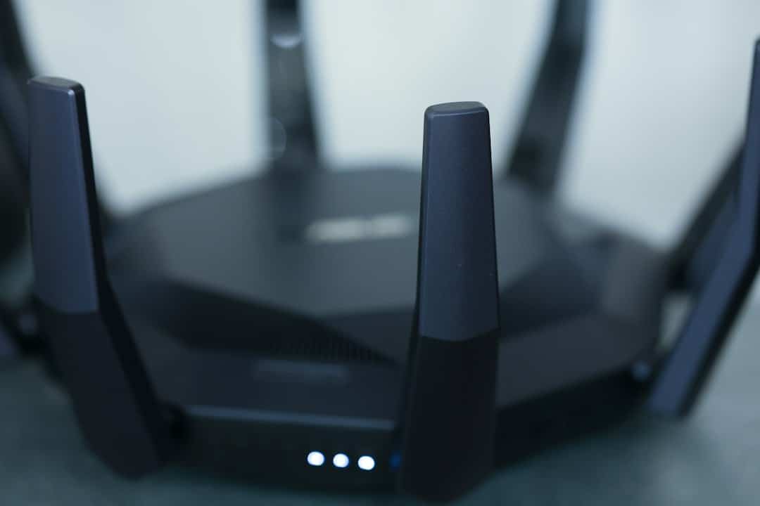 Close-up of a Wi-Fi router with antennas for a section about wireless access points, repeaters and mesh networks